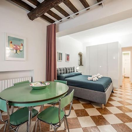 Casa Camilla - Arty Suite Nel Centro Storico Парма Екстериор снимка