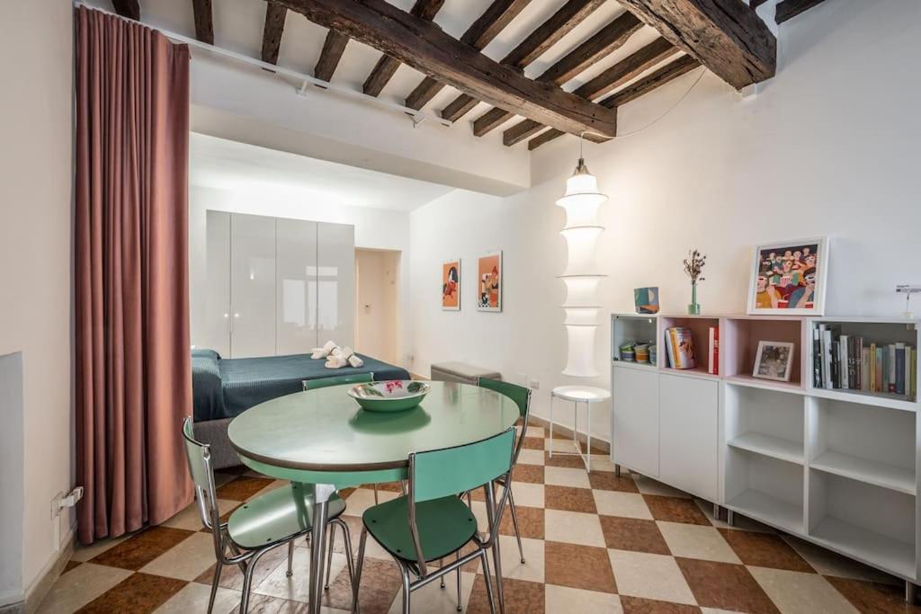Casa Camilla - Arty Suite Nel Centro Storico Парма Екстериор снимка