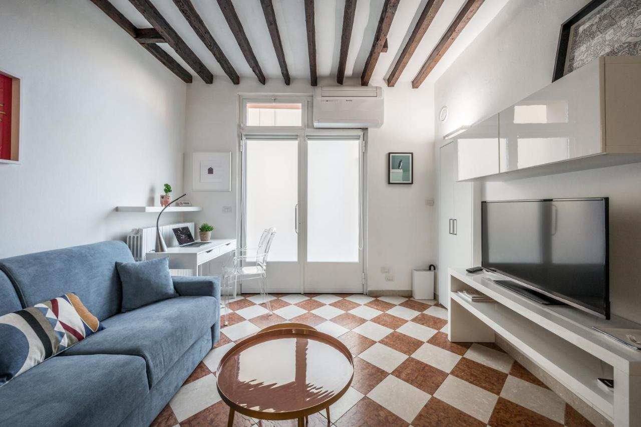 Casa Camilla - Arty Suite Nel Centro Storico Парма Екстериор снимка